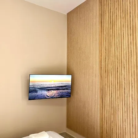 White Arena Apartments Golem Διαμέρισμα