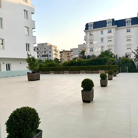 White Arena Appartement Golem (Tirana)