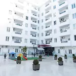White Arena شقة