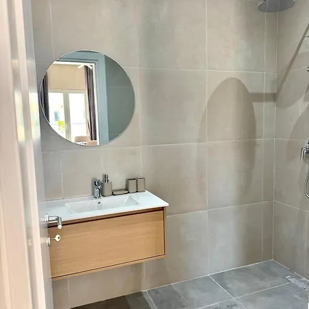 The White Arena Sea Side Durres Apartment Golem (Tirana)