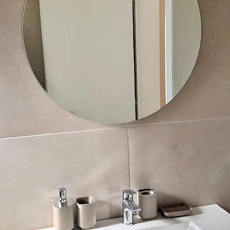 The White Arena Sea Side Durres Apartment *