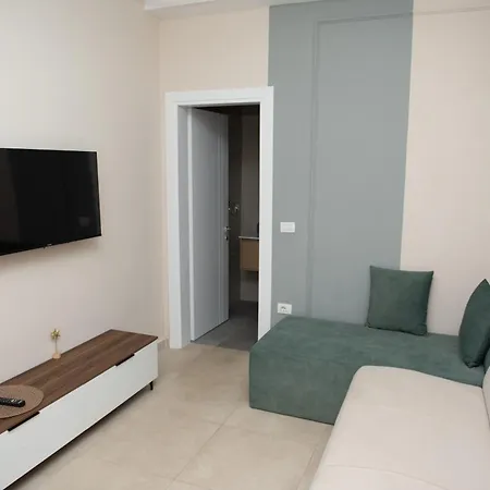 Apartman White Arena Golem