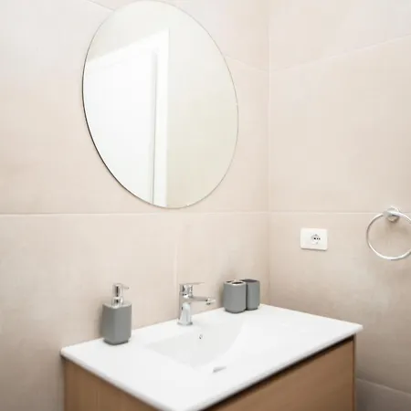 White Arena Apartament Golem (Tirana)