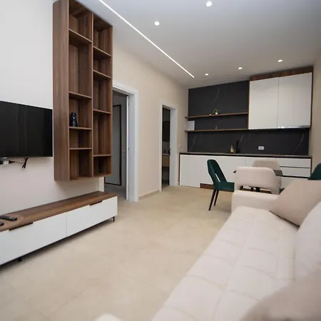 White Arena Apartman *