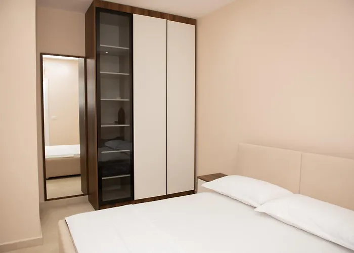 White Arena Apartman *