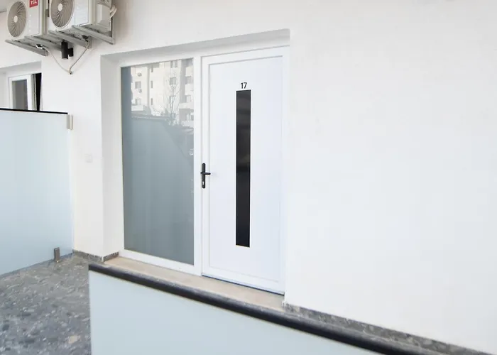 White Arena Apartman *