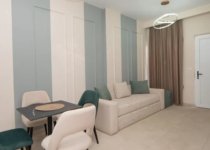 White Arena Апартаменты Голем